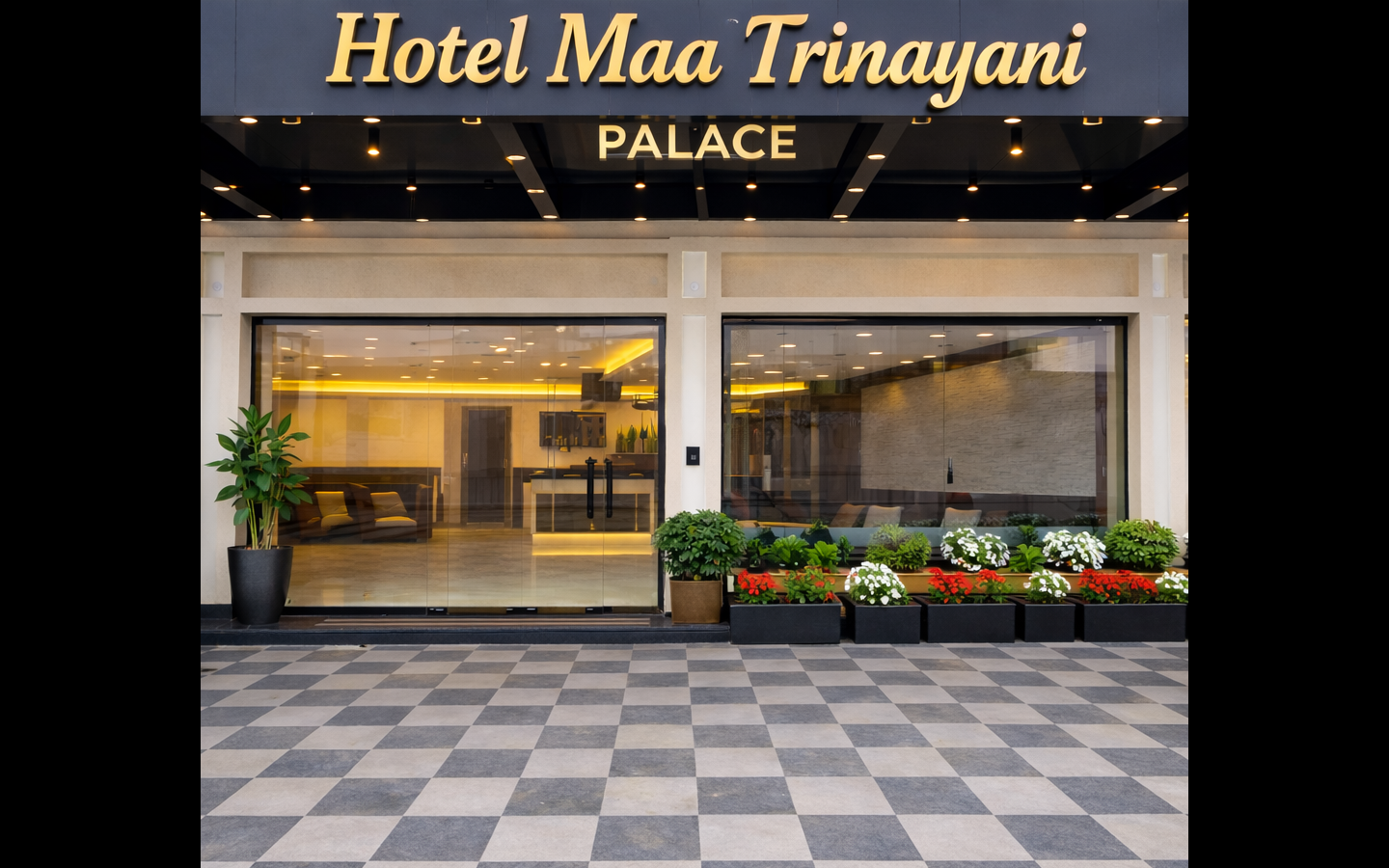Hotel Maa Trinayani Palace building exterior